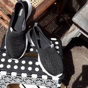 Adidas cloud foam walking shoes